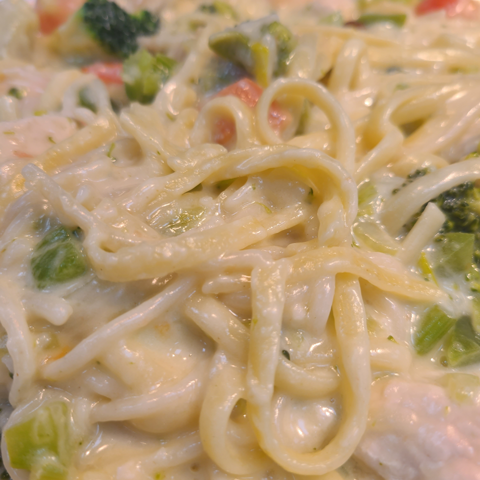 Creamy pasta with broccoli and vegetables.